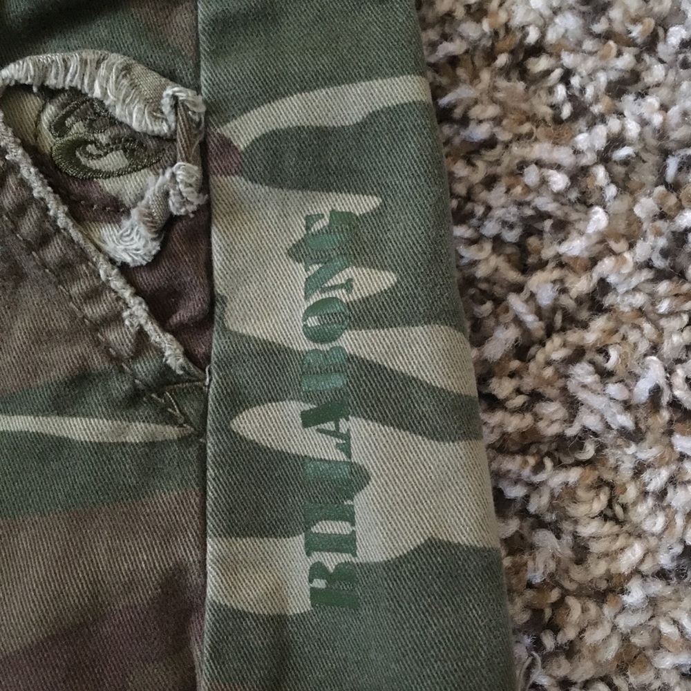 Shorts - Picture 3 of 5